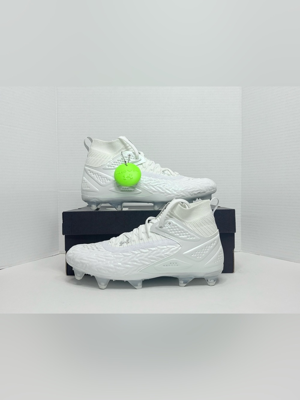 Under Armour UA Yard Mid MT TPU Men’s 8 White Baseball Cleats 3027836-100